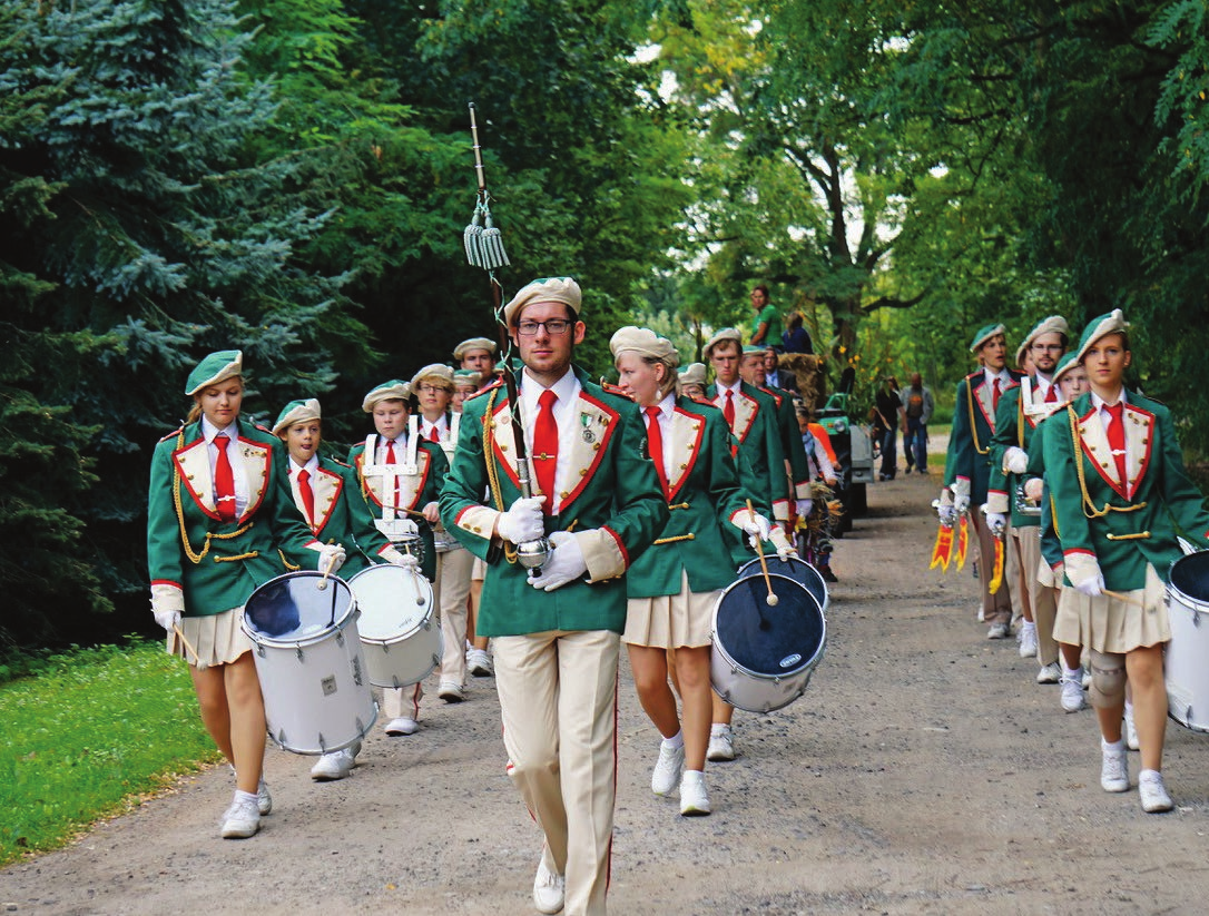 Mitglieder der Fanfarengarde um 2016. Ihre Uniformen waren erstmals im Jahr 1988 zu sehen.