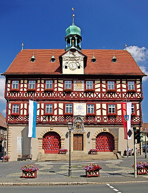 Das Fachwerk-Rathaus von Bad Staffelstein. FOTOS: KUR & TOURISMUS SERVICE BAD STAFFELSTEIN
