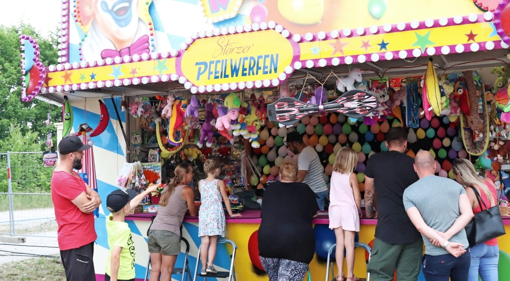 Schausteller bereichern das Kirchweih-Angebot am Festplatz. FOTO: JOHANNA BLUM