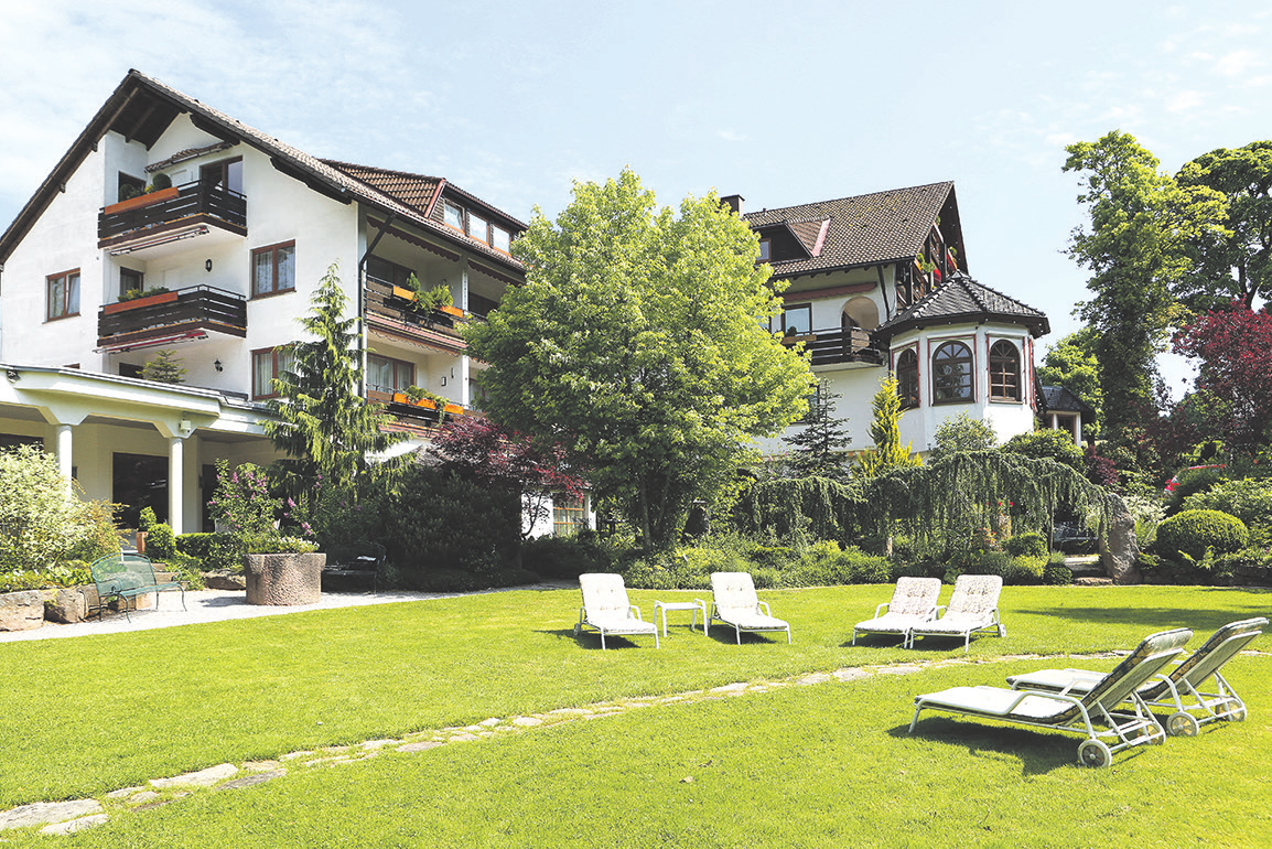 Das 4-Sterne-Hotel Waldblick in Freudenstadt-Kniebis. Es liegt auf 900 Metern Höhe inmitten gesunder Schwarzwald-Natur<br/><br/>