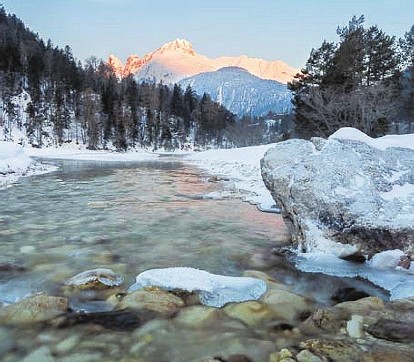 ,,Wilde Isar - Naturschätze zwischen Hochgebirge, Großstadt und Auenlandschaft" von Andreas Volz.