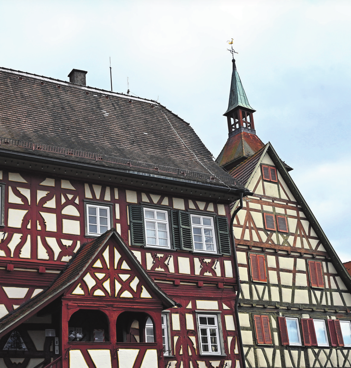 Viele Gebäude in Steinheim sind hunderte Jahre alt - so auch das Rathaus. Foto: Werner Kuhnle