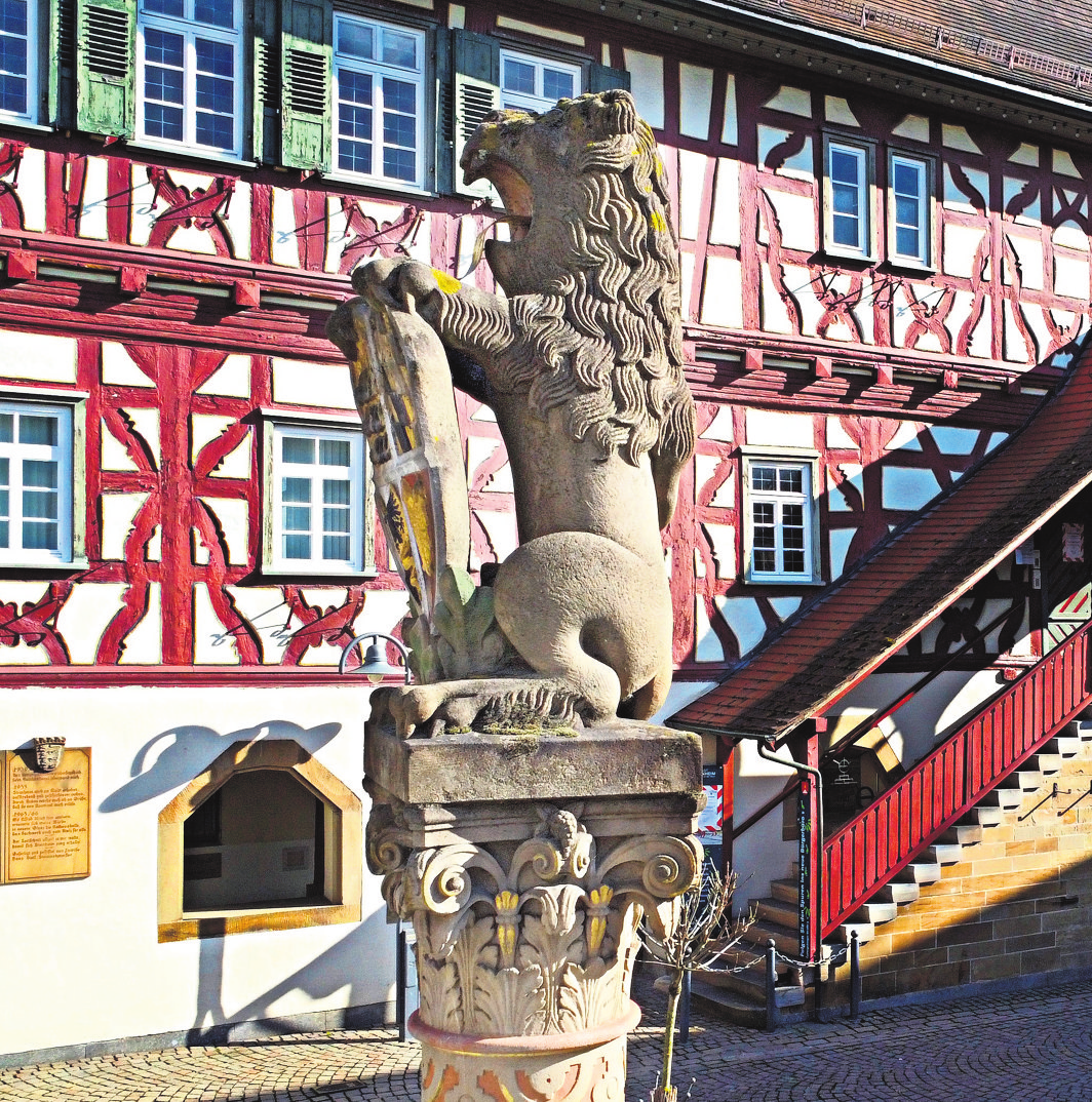 Die Brunnenfigur vor dem Steinheimer Rathaus. Foto: Werner Kuhnle