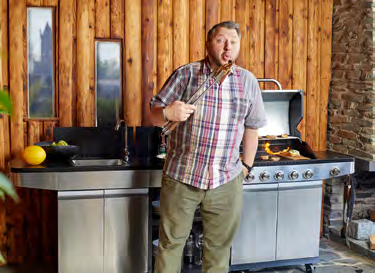 Tipp vom Food-Experten Sebastian Lege: Den gründlich gereinigten Grillrost vor dem Grillen mit einer halbierten Zwiebel abreiben. So klebt das Steak nicht an.  Foto: Justus GmbH