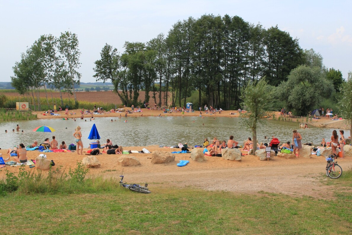 Der Naturbadesee ist ein kleines Idyll. FOTO: RONALD RINKLEF