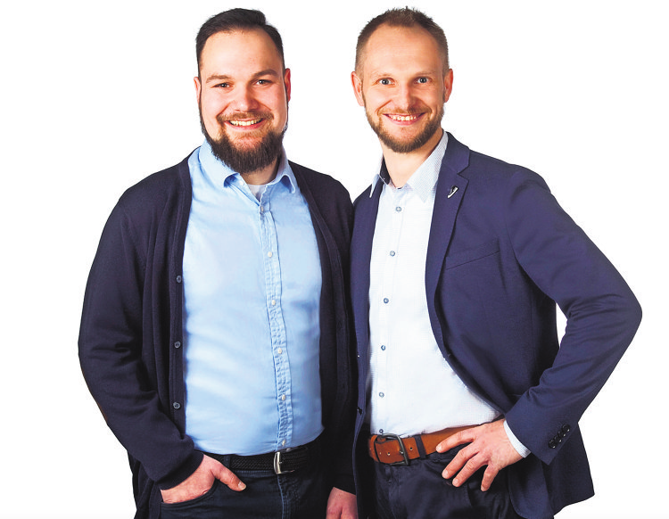 Experten für Hörakustik: Yannick Lausberg (links) und Thomas Martin. Fotos: Schmidt und Keller/hs