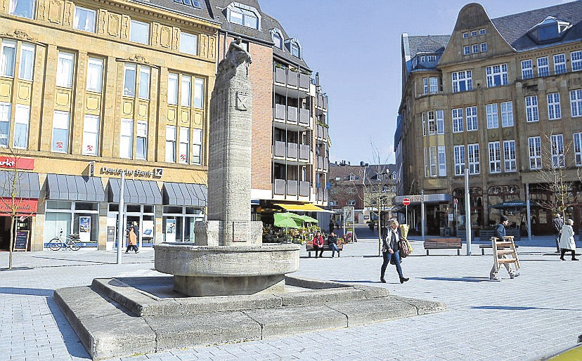 Auch der Reiterbrunnen am Marktplatz steht der in der Liste der Baudenkmäler Castrop-Rauxels. FOTOS: C. LUKAS