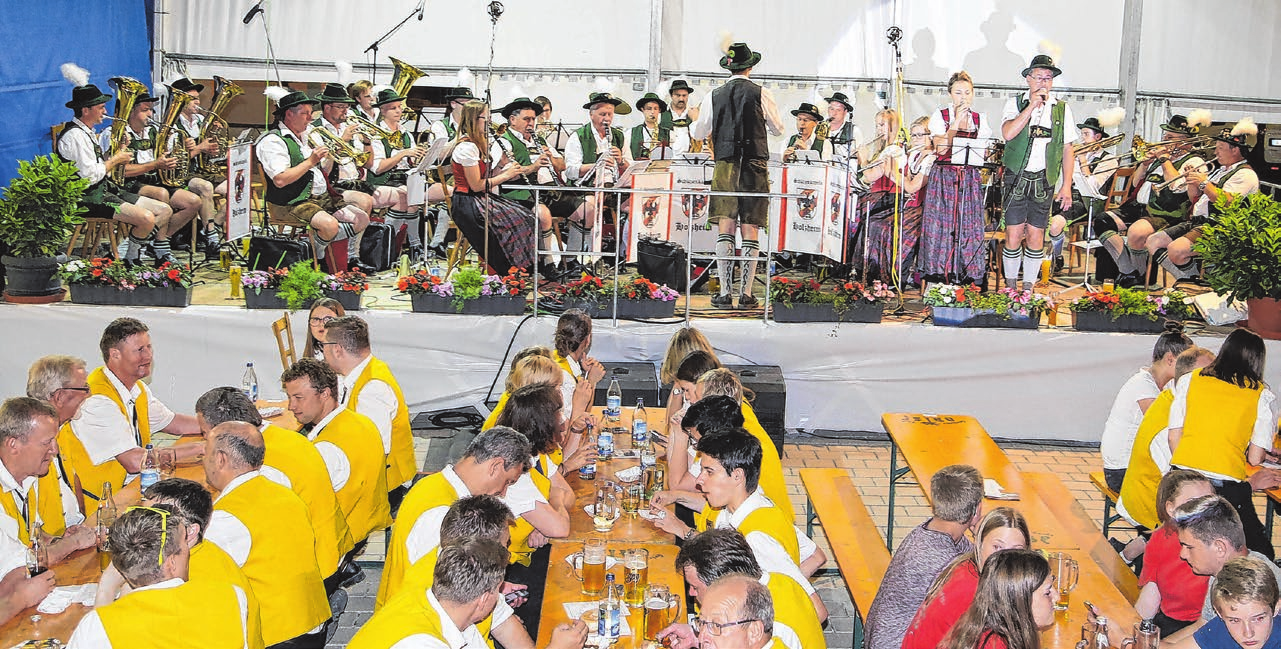 Mehrere Tausend Gäste kommen während der Festtage nach Allmendingen und werden musikalisch wie kulinarisch aufs Beste versorgt. Foto: MV Allmendingen