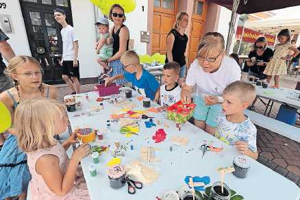 Bei der Calvary Chapel, hier ein Bastelstand im vorigen Jahr, können diesmal Schatzkisten bemalt werden. FOTO: ANJA BENNDORF 