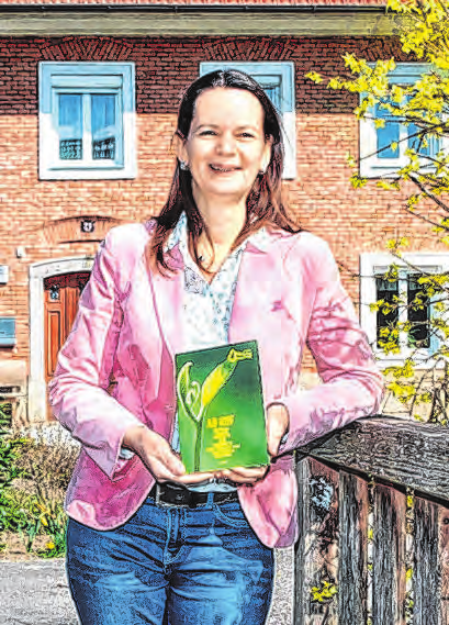 Kerstin Suchan-Mayr (Bürgermeisterin St. Valentin) mit neuen Ab-Hof-Folder Foto: Stadtmarketing St. Valentin