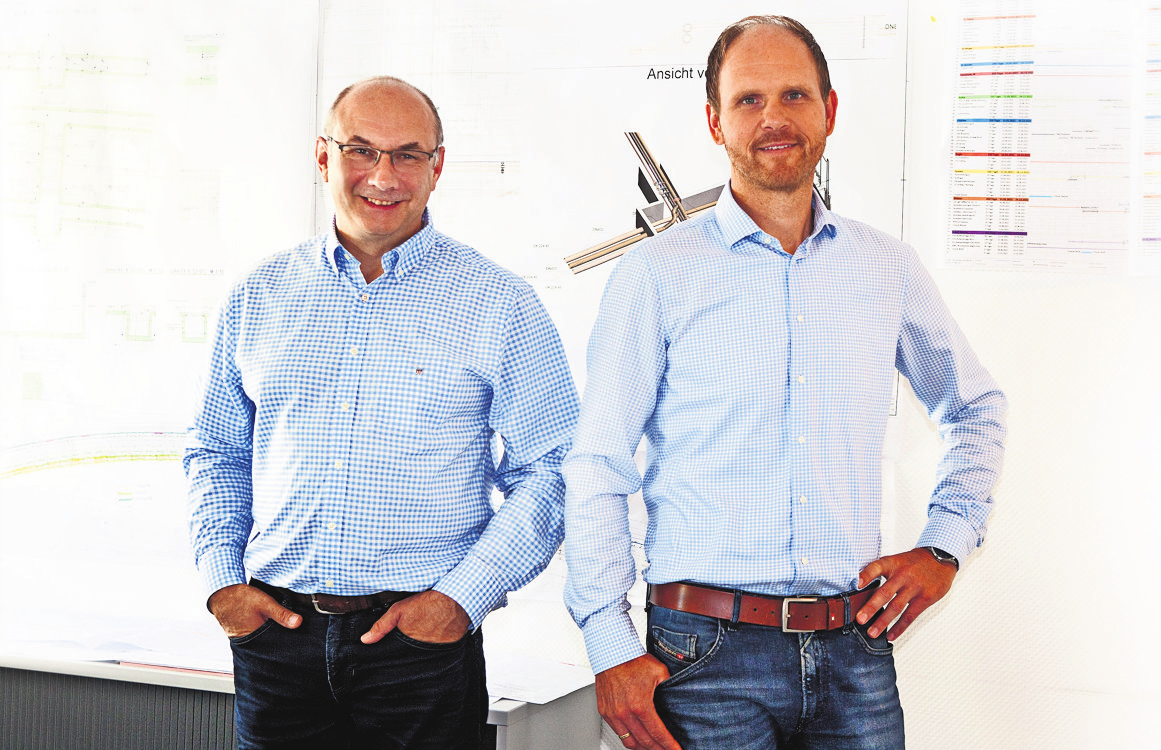Thomas Richter und Johannes Heller, die beiden Geschäftsführer der Jörger GmbH Bauunternehmung, sehen das Unternehmen gut aufgestellt für die Zukunft - vor allem die Leistungsvielfalt bringt eine hohe Flexibilität mit sich, aufgrund welcher man schnell auf Veränderungen des Marktes reagieren kann. Foto: RFK