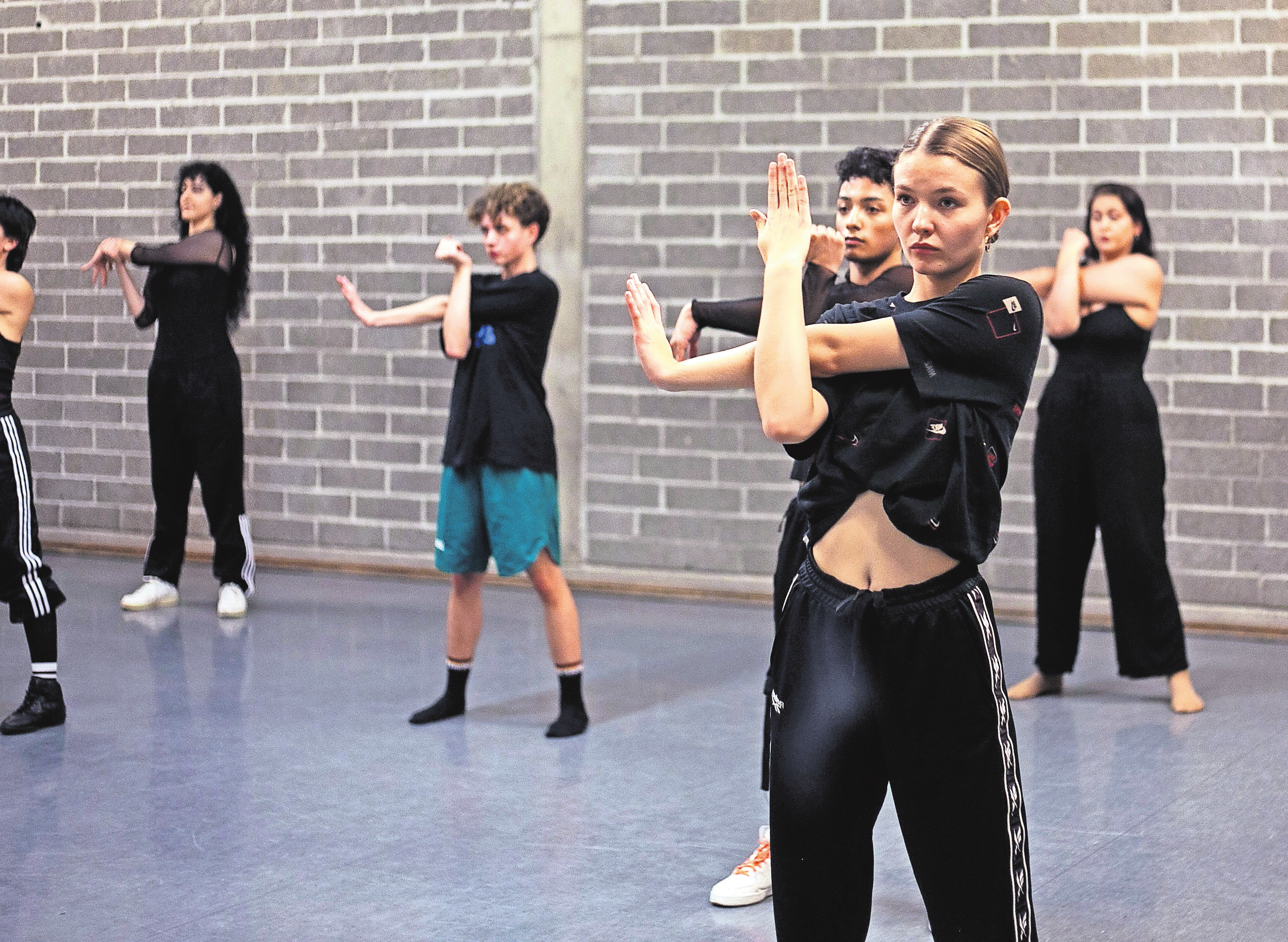 Damit die Posen funktionieren, muss für das Voguing viel trainiert werden. Fotos (2): Jetmir Idrizi