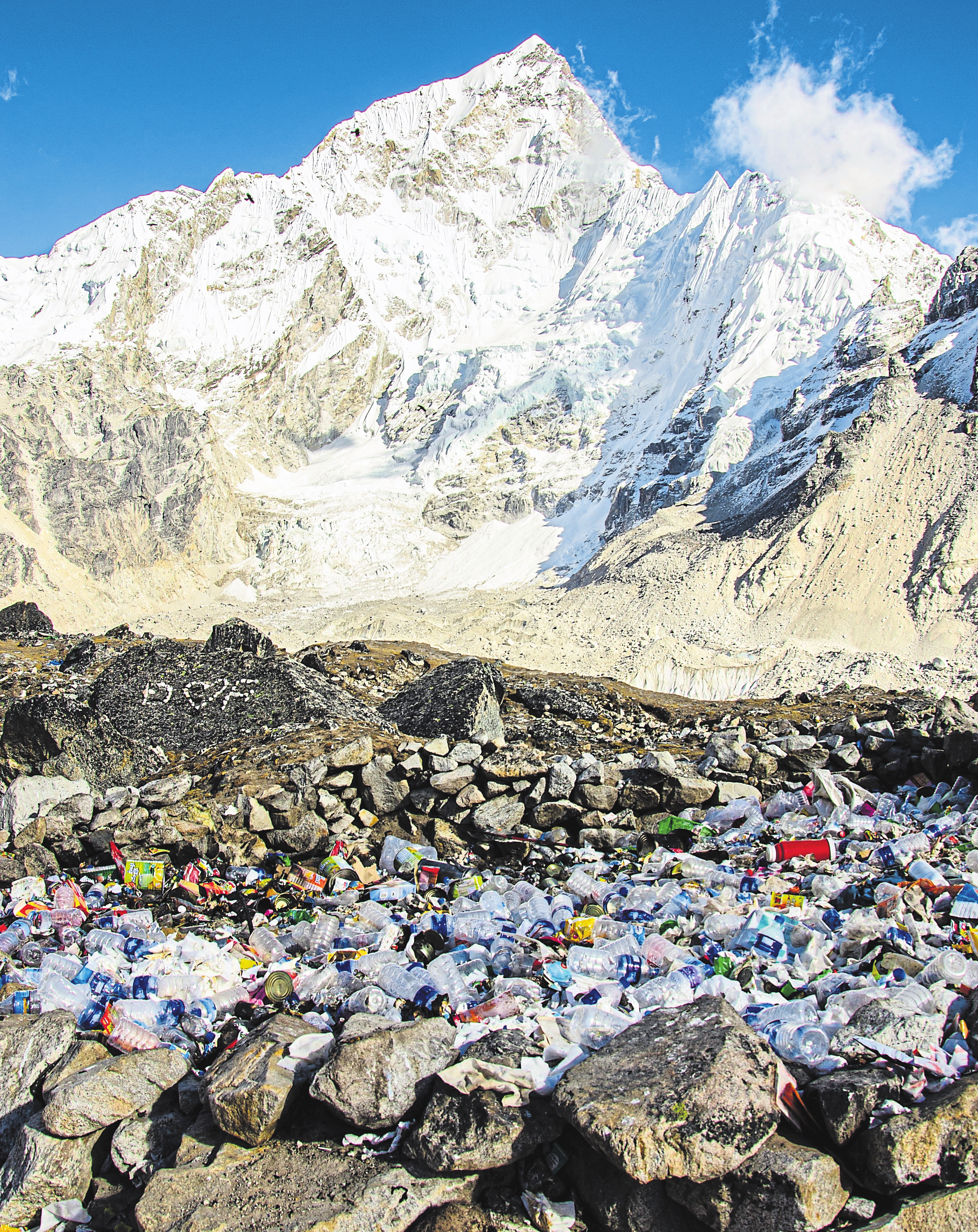 La présence des déchets plastiques peut même se remarquer dans de nombreuses régions reculées de l a Terre, y compris en haute altitude.