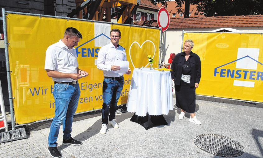 Freuen sich über den Baufortschritt (von links): Frank Schulz, Marius Pehl und Alexandra Hepp. Foto: rot