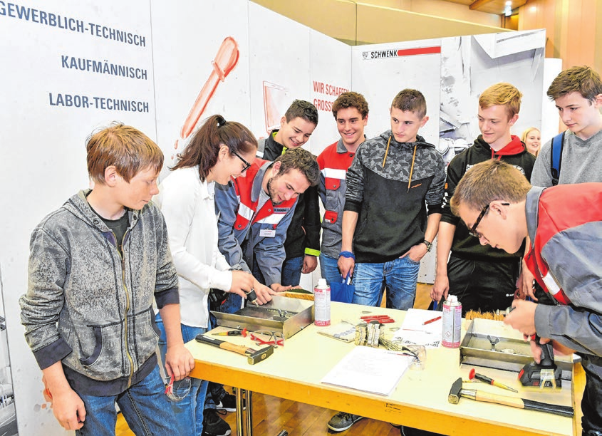 Bei Schwenk Zement aus Allmendingen können Interessierte selbst Hand anlegen. Foto: Emmenlauer