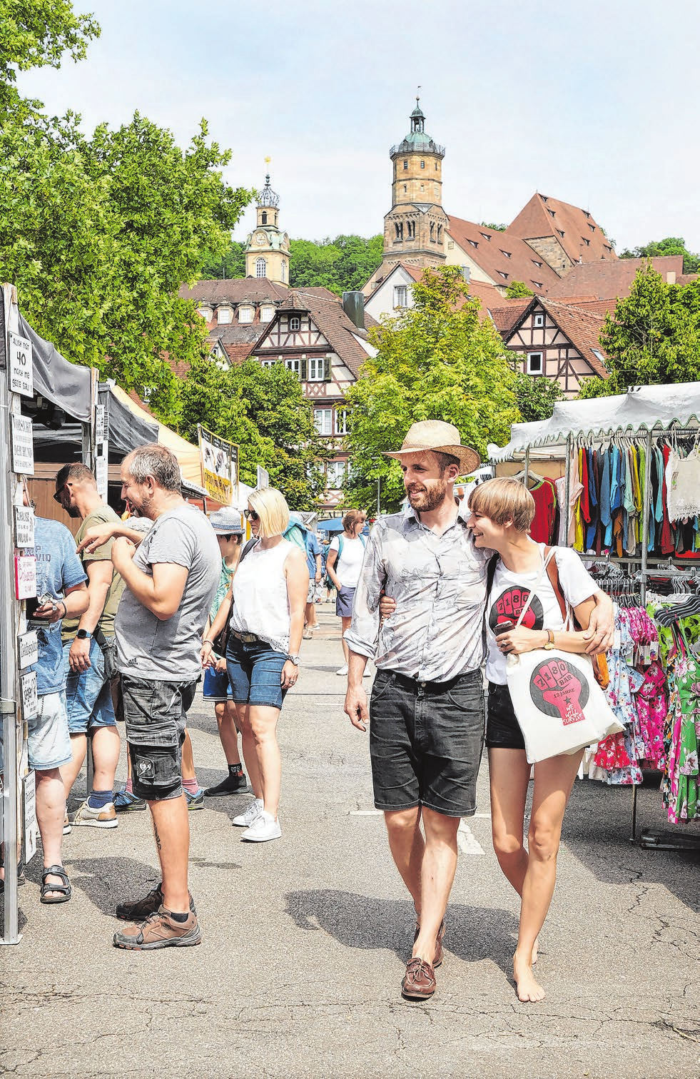 So manches Schnäppchen lässt sich beim Schlendern über den Krämermarkt auf dem Haalplatz entdecken.