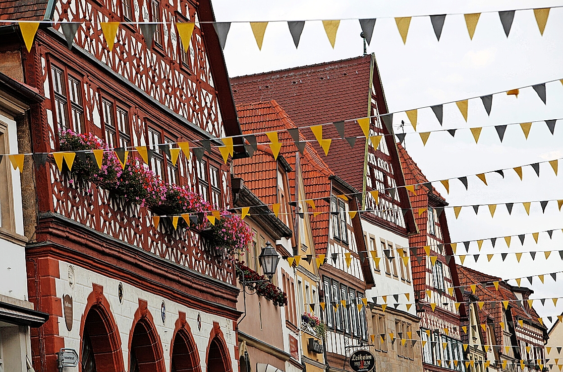 Auf geht's zum Altstadtfest: Ebern schmückt sich für das Bürgerfest, das mittlerweile zum 42. Mal stattfindet. FOTO: HASSBERGE TOURISMUS/DEUTSCHER BURGENWINKEL