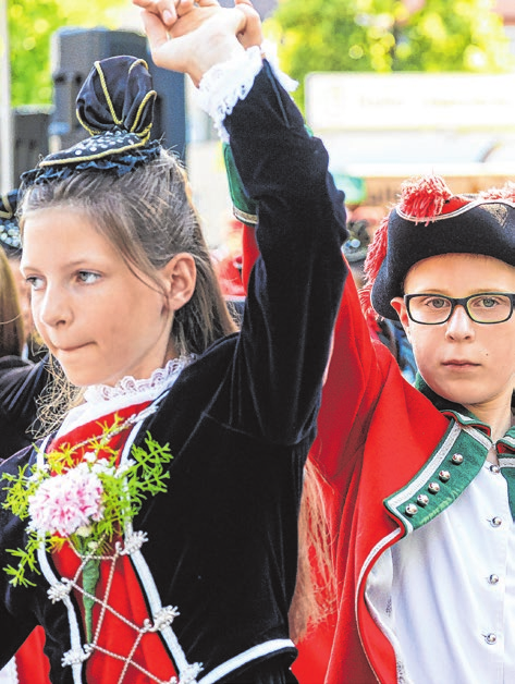 Drehbewegung beim Tanz des Kleinen Siedershofs. Die Nachwuchsgruppierung der Sieder zeigt, was sie draufhat.