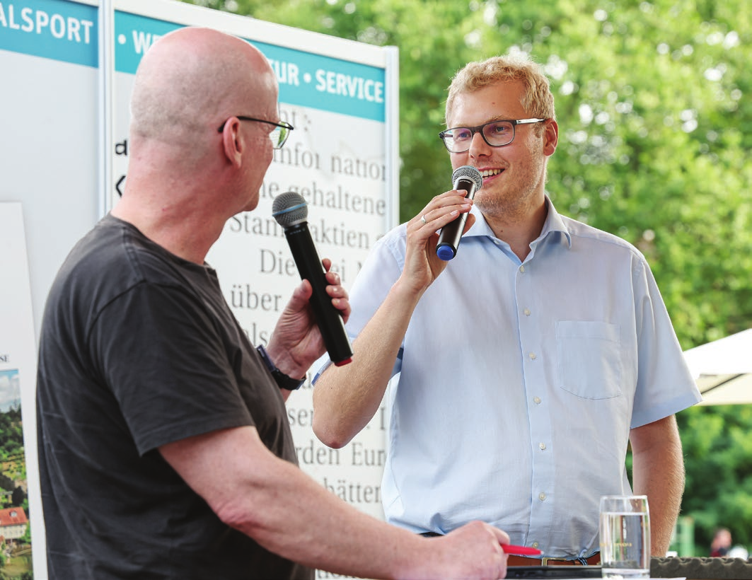 Schlagabtausch der Argumente. Chefredakteur Marcus Haas konfrontiert Oberbürgermeister Daniel Bullinger mit Fragen, die Leser eingereicht haben. Bullinger zeigt sich schlagfertig.