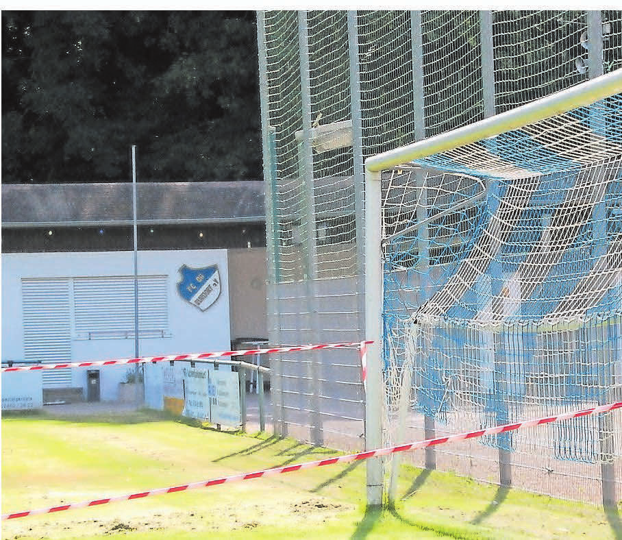 Noch sind die Strafräume im FC-Stadion wegen Rasenpflege gesperrt. Doch dies wird sich spätesten zum Eröffnungsspiel um den 38. Cup ändern. FOTO: HES