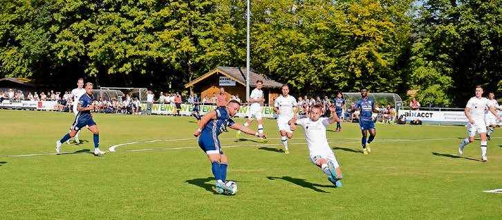 Gastgeber VfL Vichttal (in Blau) zeigte beim Finale des letztjährigen Turniers seine Klasse gegen den SV Breinig-Breinigerberg und siegte mit 4:1. Foto: Dirk Müller