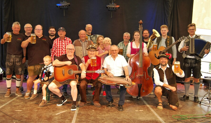 Die Freunde der echten Volksmusik lockt immer zahlreiche Besucher das traditionelle „Musikantentreffen“ beim Grenzlandfest in Neuhaus am Inn an. Beginn ist am Festsonntag um 13.00 Uhr.