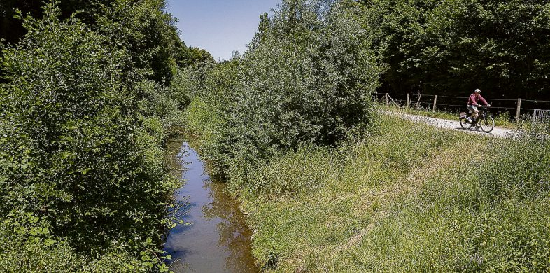 Idyllische Wege in der Natur: Das verspricht der Emscher Park Radweg. FOTO: KLAUS BAUMERS/EGLV