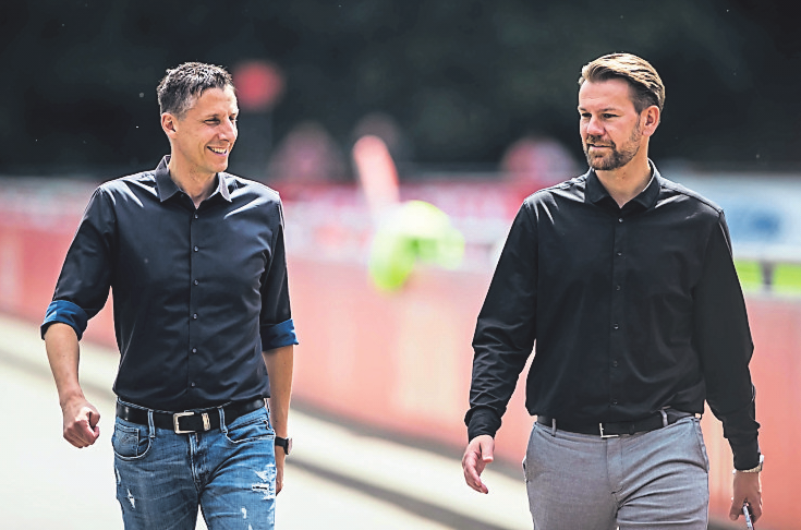 Christian Keller und Thomas Kessler auf dem Weg zur Arbeit am Geißbockheim Foto: IMAGO/Beautiful Sports