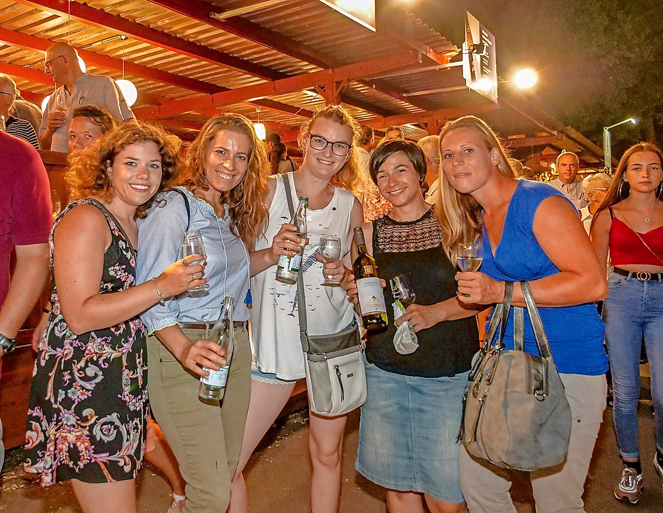 Spaß, Unterhaltung und ein gutes Glas Wein: Beim Breisacher Weinfest kommt jeder auf seine Kosten. FOTO: PATRICK KERBER