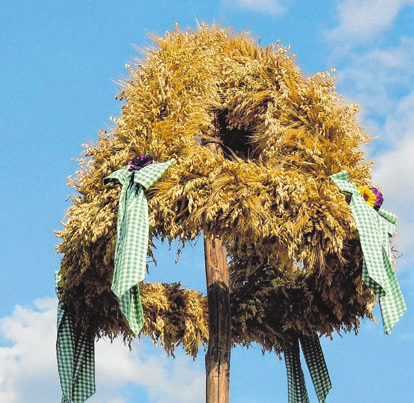 Die Erntekrone wird an diesem Donnerstag, ab 13 Uhr, Hinter dem See 9, gebunden.