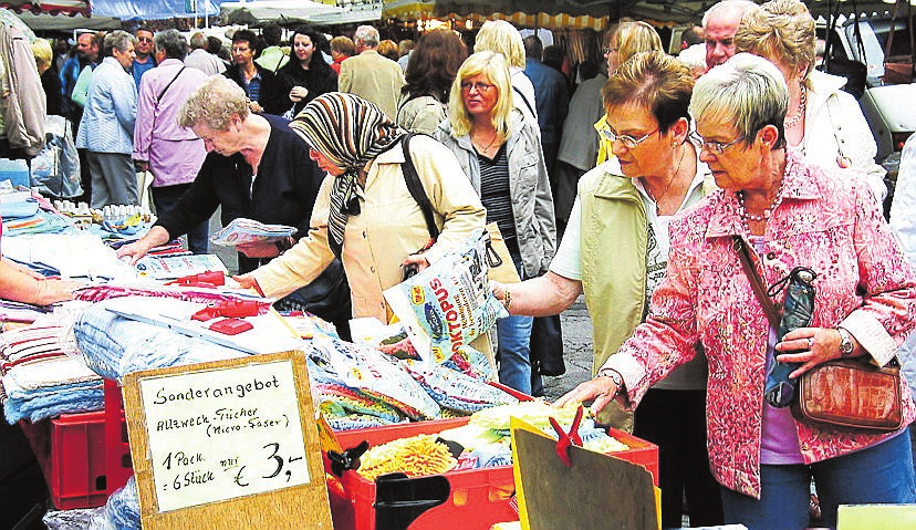 Auf dem Krammarkt kann man viel entdecken. FOTO SCHÜTZE (A)