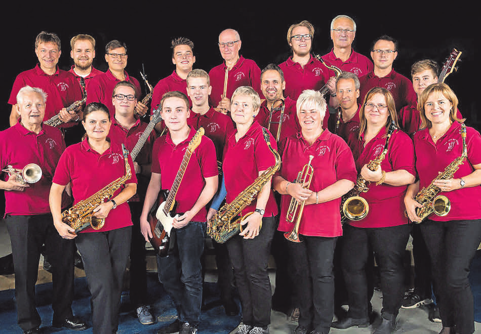 Die Bigband „Joy of Music“ (links) bietet einen Mix aus Swing, Jazz, Pop und Filmmusik. Fotos: privat