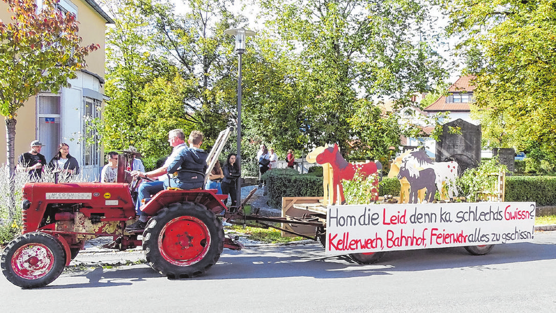 Fünf Themenwagen wird es heuer geben, bis zum Sonntag bleibt es spannend, welche Missgeschicke durch den Kakao gezogen werden. Foto: Siegfried Maier