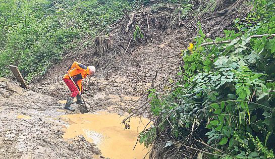 Tagelang schufteten die Betroffenen, um Schlimmeres zu verhindern. Foto: zvg