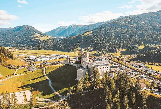 Die Burg Heinfels im Hochpustertal. Foto: Roman Huber 