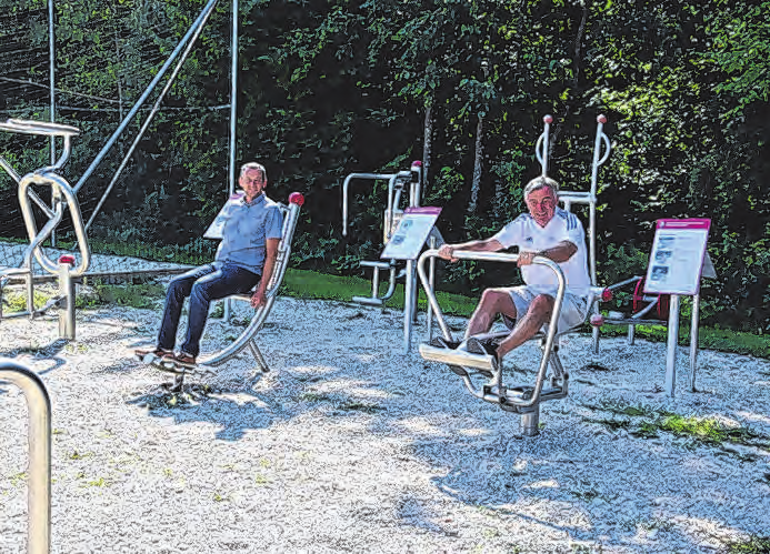 Karl Mayr und Willi Ruttensteiner im Bewegungspark Wolfern. Foto: Marktgemeinde Wolfern