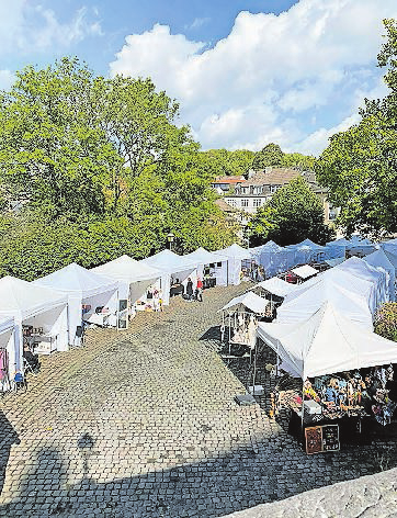 Faches-Thumesnil-Platz - eine Handwerk- und Marktmeile lädt zum Stöbern ein. FOTOS: TOBIA SCHNEIDER/STADT STOLBERG