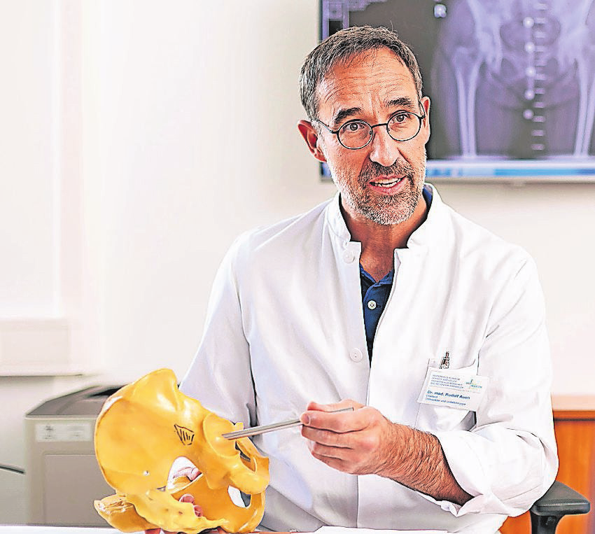 Dr. Rudolf Auen-Scheiblhofer, Chefarzt der Orthopädie und Leiter des Endoprothetikzentrums am Krankenhaus Maria Hilf in Bad Neuenahr-Ahrweiler. FOTO: JOACHIM GIES