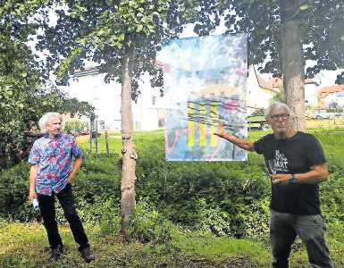 Manfred E. Plathe bei der Eröffnung seiner Ausstellung in Kirrweiler. FOTO: ALEXANDRA OEHLERT/GRATIS