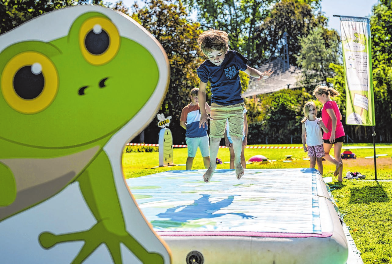 Frosch Frieda sorgt zusammen mit tierischen Freuden bei der rollenden Kinderturn-Welt für Bewegung. Foto: RKT