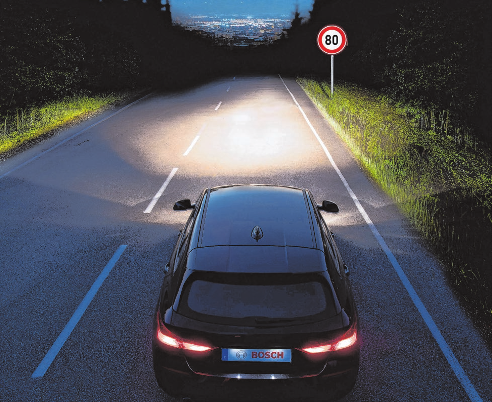 In der dunklen Jahreszeit ist es besonders wichtig, dass die Beleuchtung am Auto einwandfrei funktioniert. Foto: djdRobert-Bosch