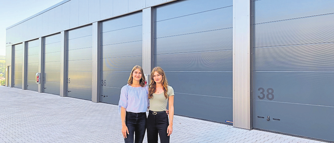 Michelle und Tamara Stoos sind Eigentümer des Garagenparks Steinau. Foto: privat