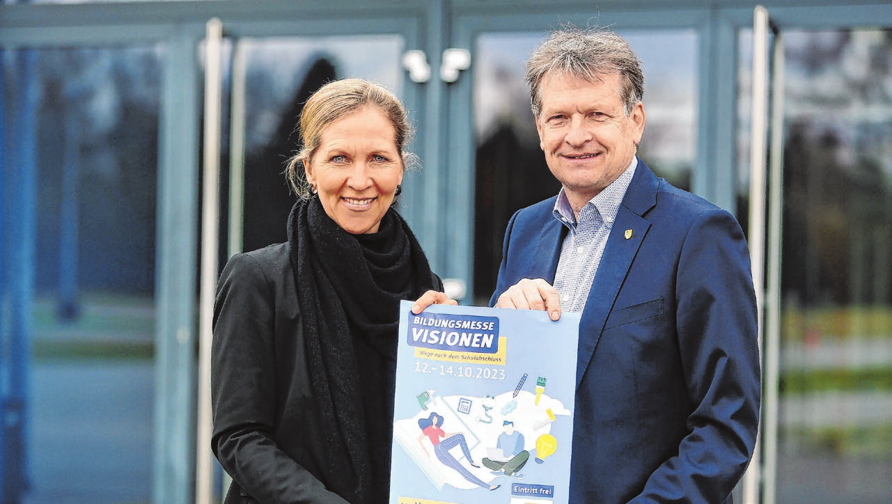 WFG-Geschäftsführerin Silke Leibold und Landrat Günther-Martin Pauli werben für die diesjährige Bildungsmesse Visionen. Foto: Steffen Maier