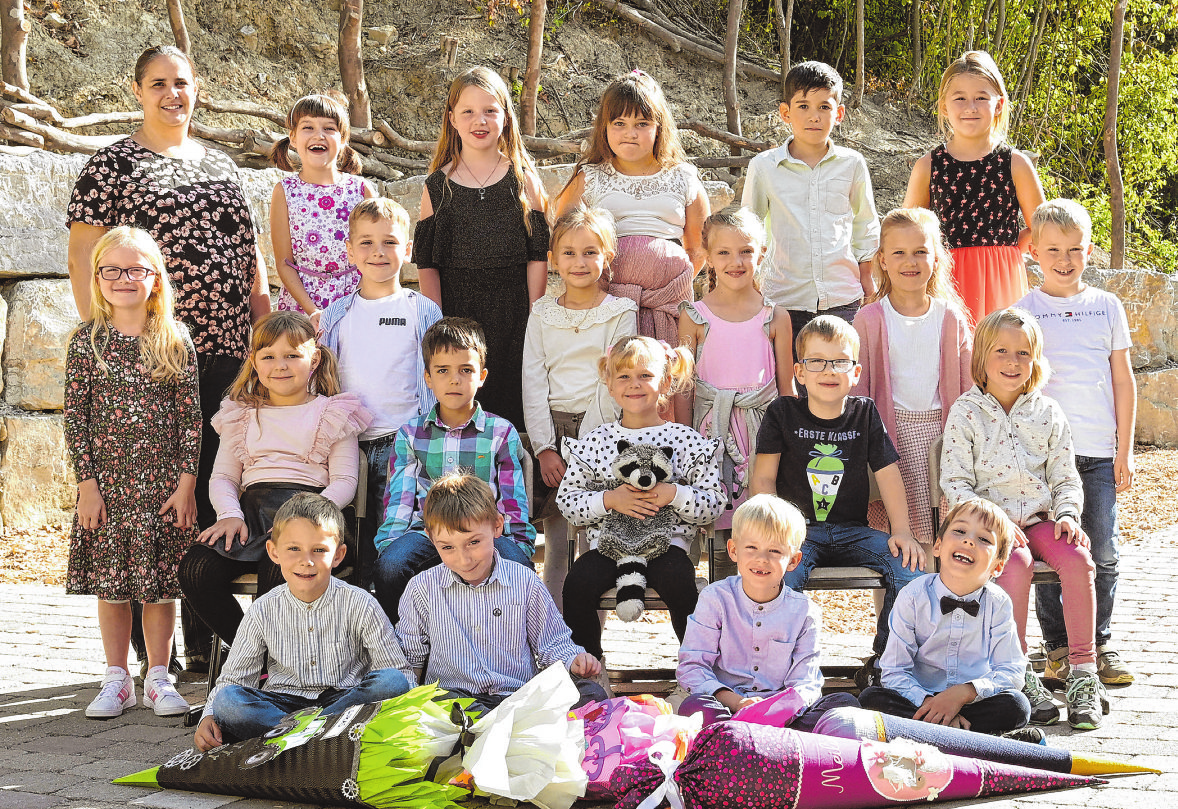 Grundschule Braunsbach. Klassenlehrerin: Anke Monzo. Foto: Top-Fotografie Rau