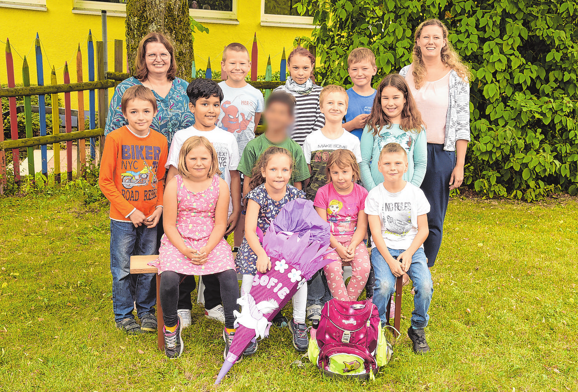 Maria-Montessori-Schule Ilshofen, Unterstufe. Klassenlehrerinnen: Verena Böhm (links) und Franziska Breuning. Foto: nohau Fotostudio