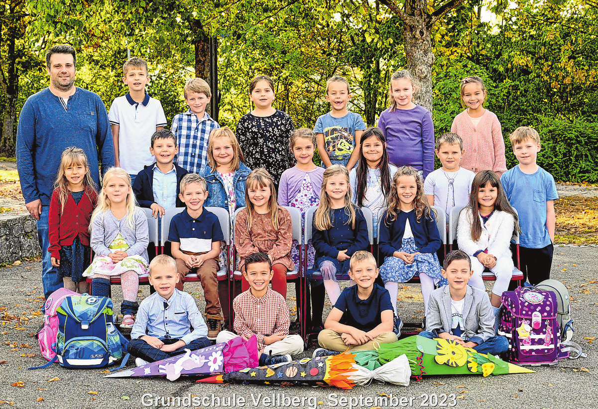 Grundschule Vellberg, Klasse 1b. Klassenlehrer: René Schenk. Foto: Top-Fotografie Rau