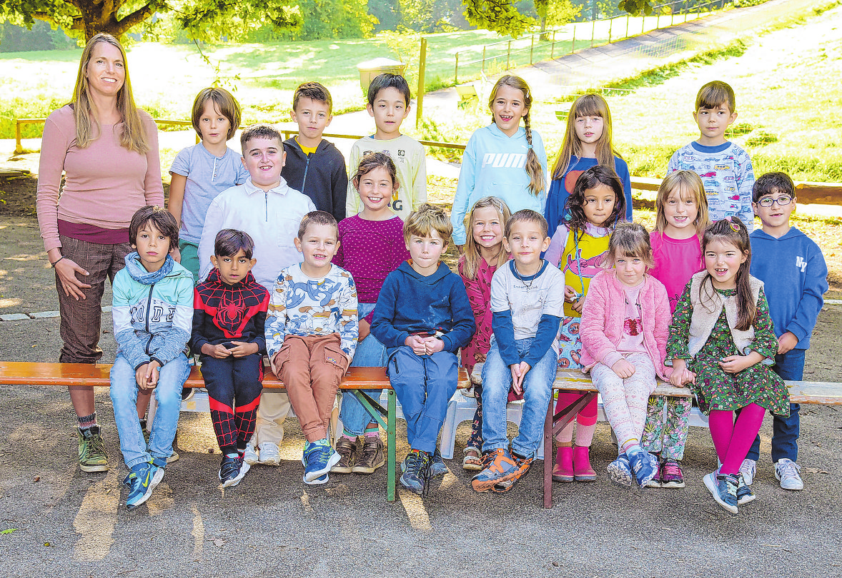 Grundschule Steinbach, Klasse 1/2b (jahrgangsgemischt). Klassenlehrerin: Christiane Wild Foto: nohau Fotostudio