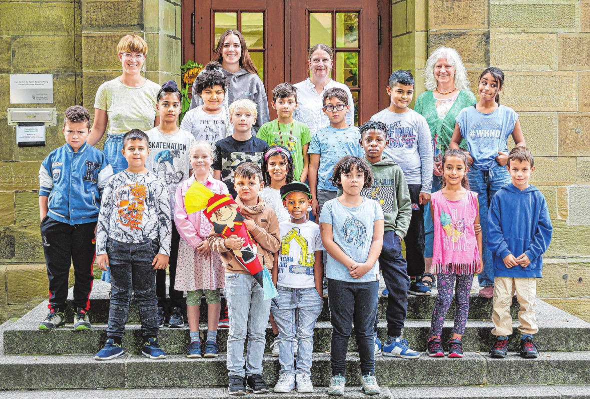 Friedensbergschule, jahrgangsübergreifende Klasse 1-4. von links: Klassenlehrerin G2: Lisa Freyer, Laura Wacker (Bufdi), Sprachförderung: Uta Westphal-Vogelmann, Klassenlehrerin G1: Britgitte Mac Carty, Bufdi: Laura Wacker Foto: Ufuk Arslan