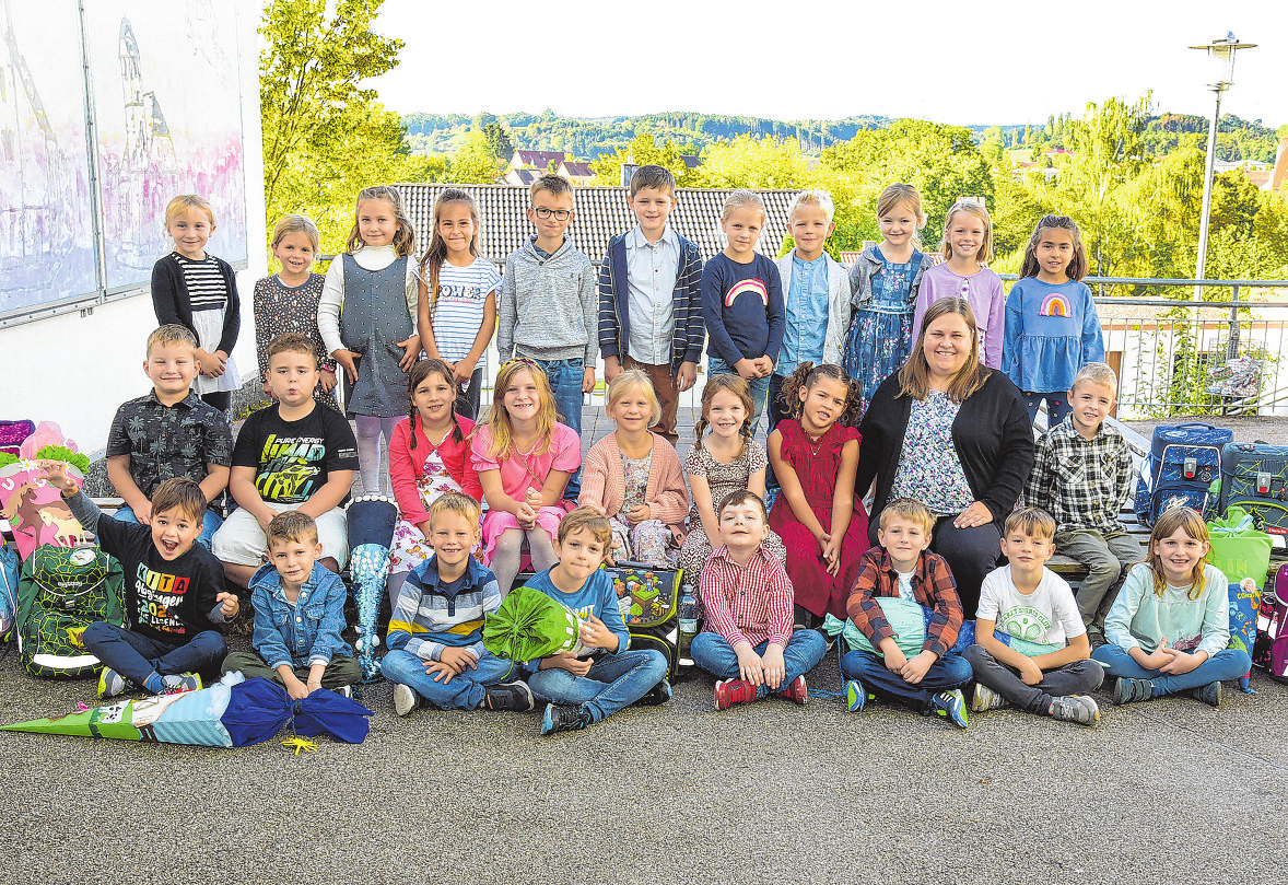 Grundschule Bühlertann, Klasse 1. Klassenlehrerin: Marie Merkl Foto: nohau Fotostudio