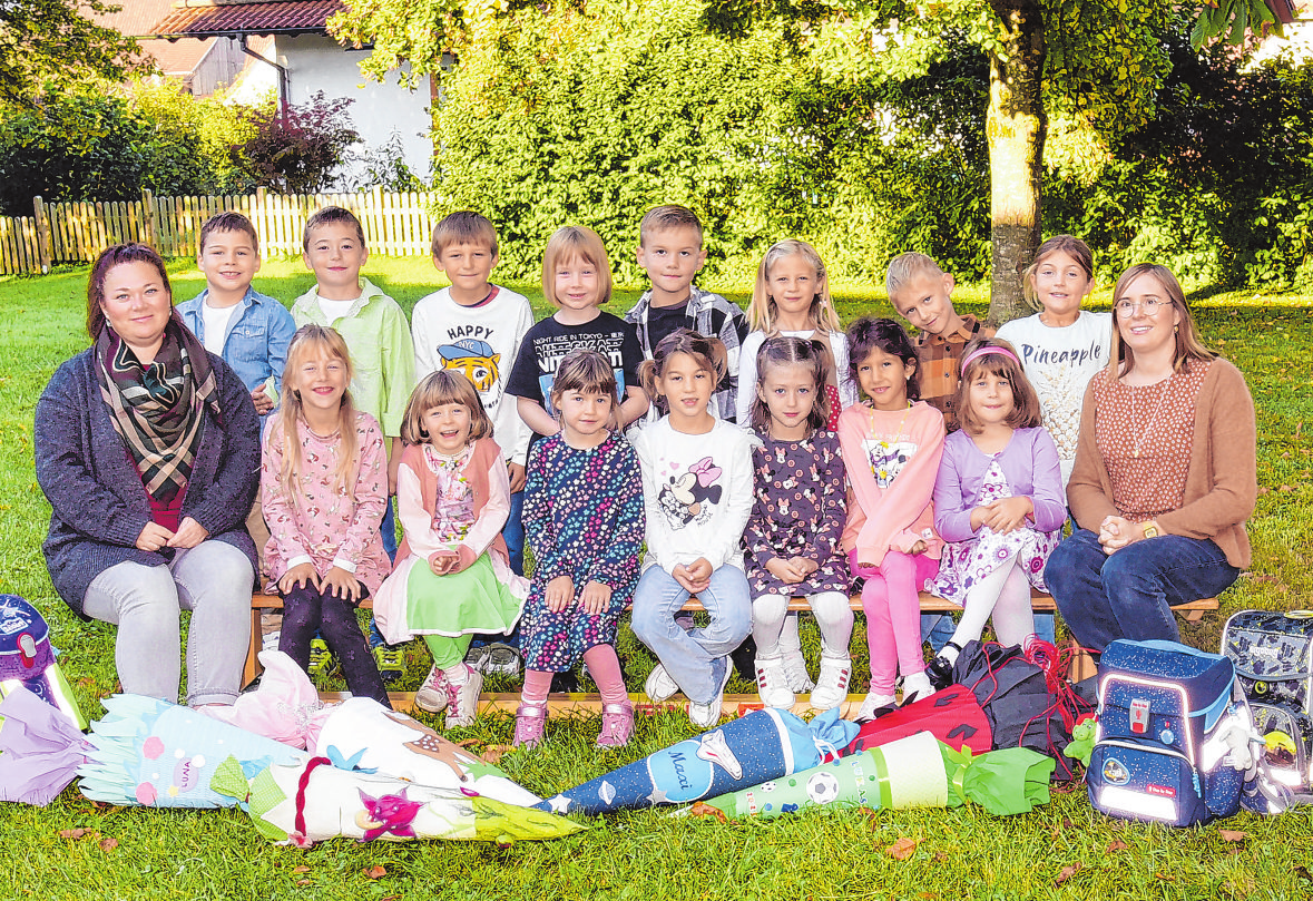 Grundschule Bühlerzell-Geifertshofen, Klasse 1. Klassenlehrerinnen: Andrea Pape (links) und Carolin Johe Foto: nohau Fotostudio